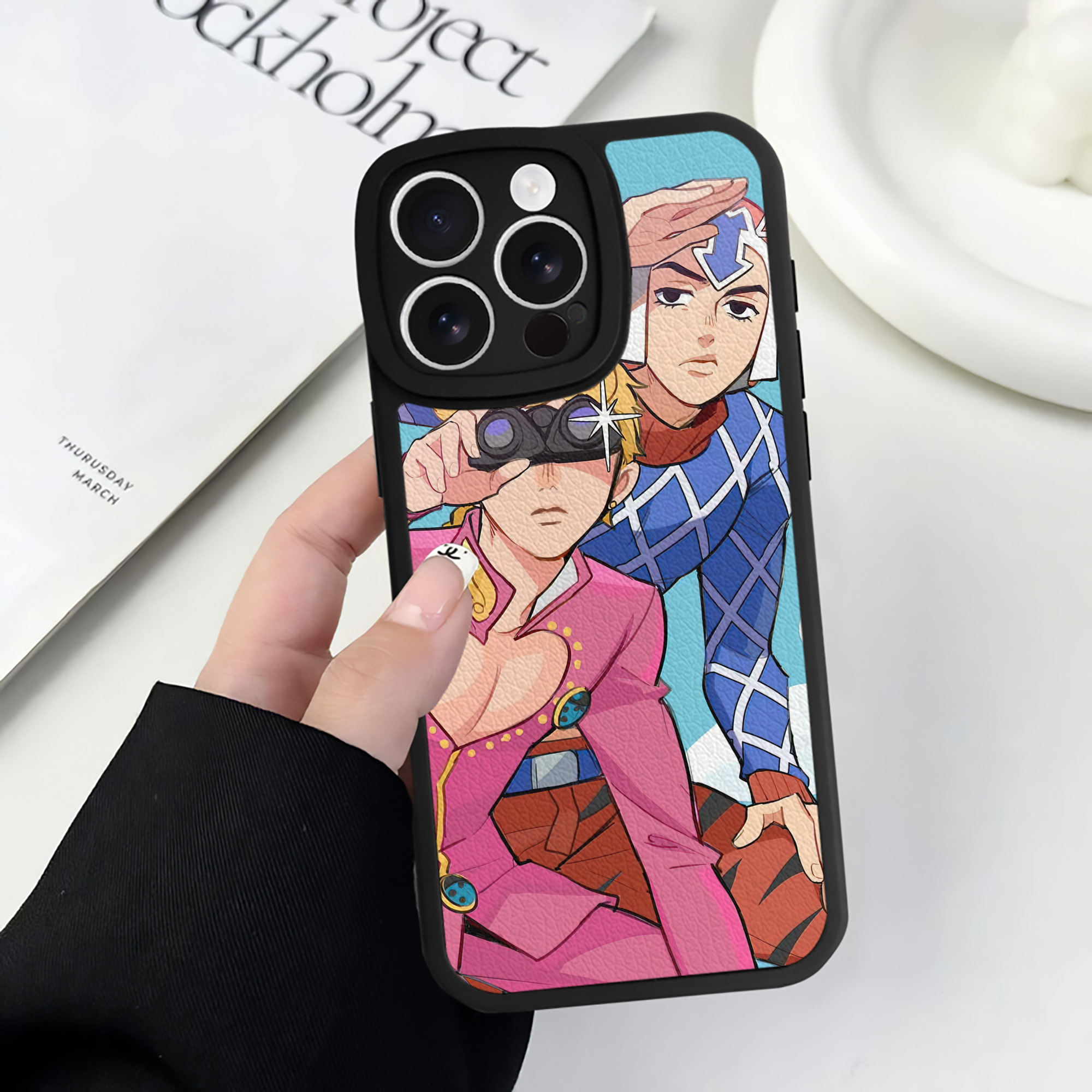 （画像用） ジョジョの奇妙な冒険 JoJo's Bizarre Adventure 【iPhone 16シリーズ対応】シリコンスマホケース（レザー調） 材質：シリコン
